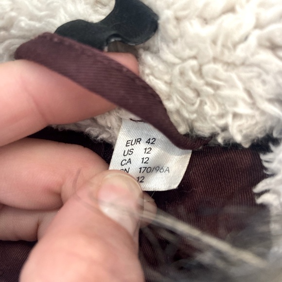 Burgundy coat with detachable faux fur - Picture 3 of 3